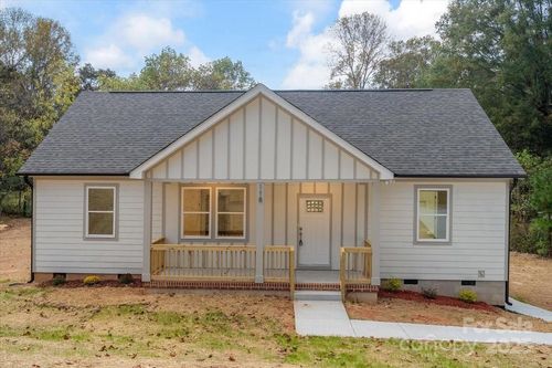 118 Aspen St, Yadkinville, NC, 27055-5163 | Card Image