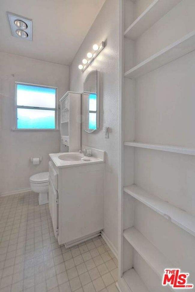 UNIT-4 - 5815 Bowcroft St, Condo with 1 bedrooms, 1 bathrooms and 1 parking in Los Angeles CA | Image 7