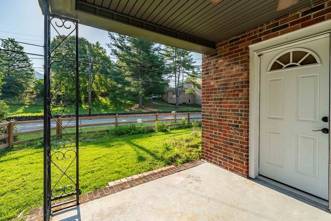 461 S Shady Ave, House other with 3 bedrooms, 3 bathrooms and null parking in Damascus VA | Image 32