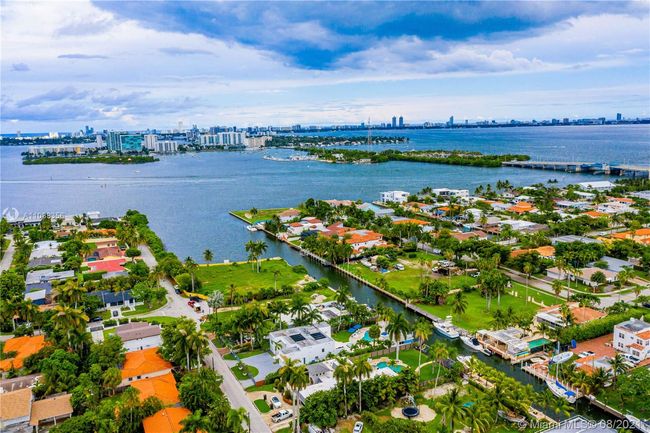 0 - 1090 Ne 84th St, House other with 4 bedrooms, 5 bathrooms and null parking in Miami FL | Image 11