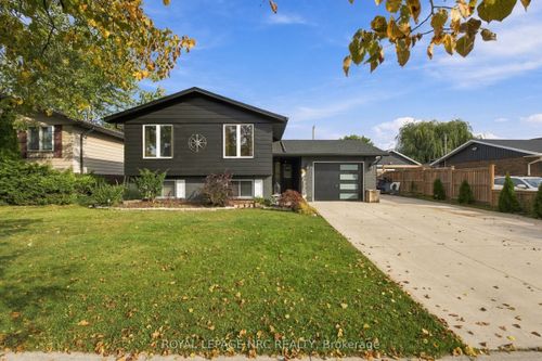 26 Pinehurst Dr, Welland, ON, L3C3J1 | Card Image