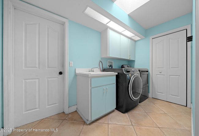 inside laundry room | Image 33