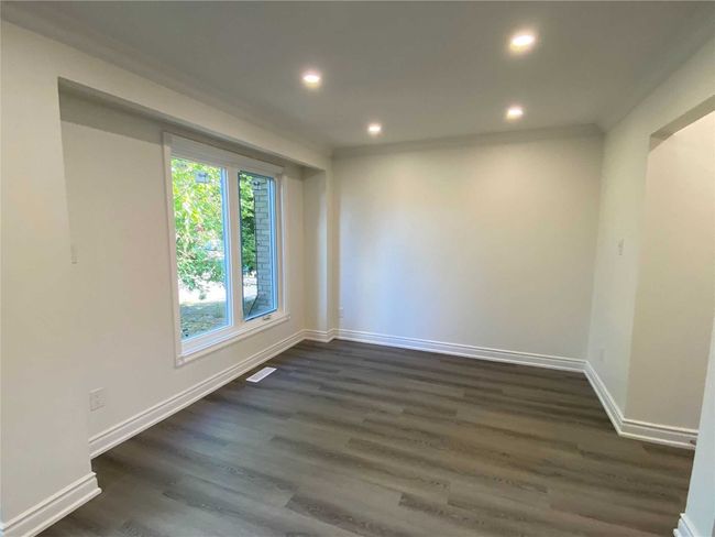 23 Charters Rd, House attached with 3 bedrooms, 2 bathrooms and 2 parking in Brampton ON | Image 9