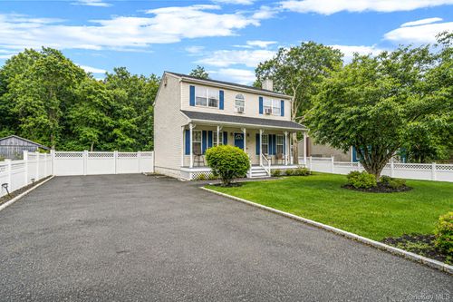 19 Golden Gate Dr, Shirley, NY, 11967-3709 | Card Image