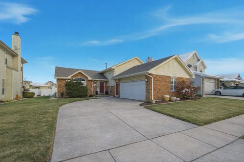 18641 Cedar Ave, Country Club Hills, IL, 60478-5624 | Card Image