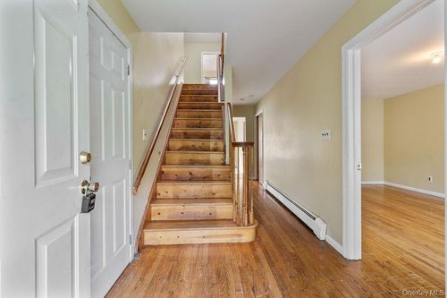 12 Gillis Ave, Nyack, NY, 10960-3509 | Card Image