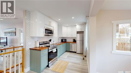 1232 2nd Ave N, Saskatoon, SK, S7K2E4 | Card Image