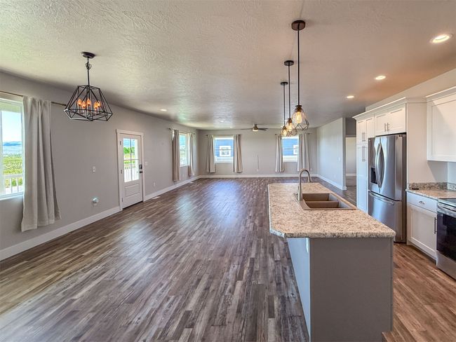 Open concept; living/dining/kitchen | Image 15