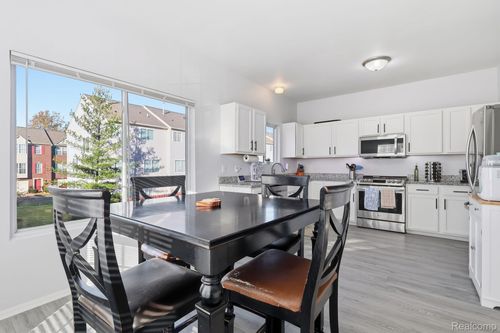 36123 Dominion Cir, Sterling Heights, MI, 48310-7456 | Card Image