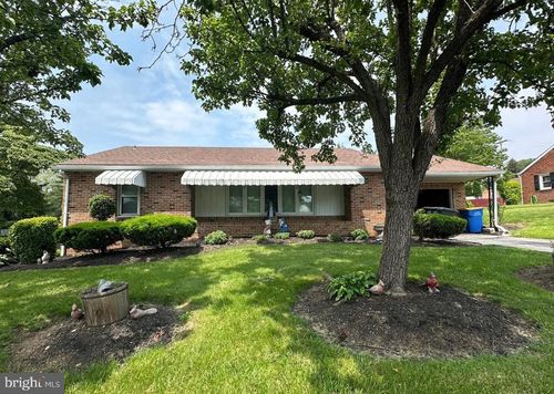1111 Arthur St, YORK, PA, 17406-1702 | Card Image