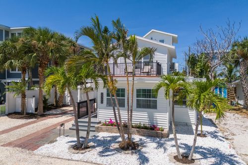 2302 Avenue B, BRADENTON BEACH, FL, 34217-2215 | Card Image