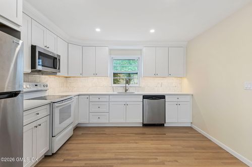 1-17 Artic St, Greenwich, CT, 06830-6226 | Card Image