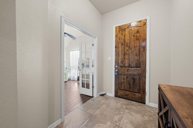 327 Saffron Spgs, House other with 3 bedrooms, 2 bathrooms and 4 parking in Buda TX | Image 7