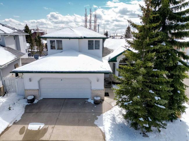 28 Arbour Glen Green Nw, Home with 3 bedrooms, 2 bathrooms and 4 parking in Calgary AB | Image 1