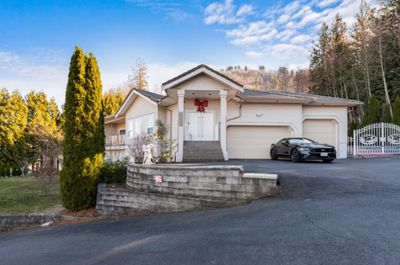 5782 Jinkerson Rd, House other with 6 bedrooms, 3 bathrooms and null parking in Chilliwack BC | Image 2