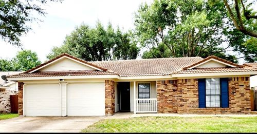 304 Juniper Dr, Arlington, TX, 76018-1402 | Card Image