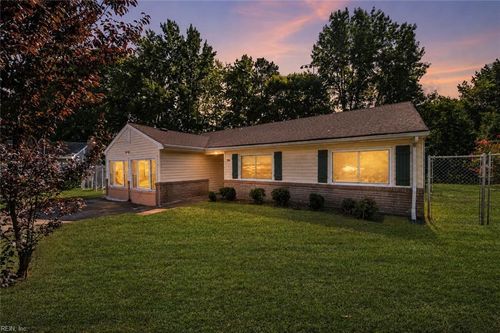 700 Saxon Ct, Chesapeake, VA, 23323-2422 | Card Image