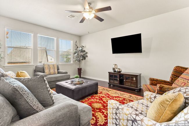 5603 Chestnut Xing, House other with 5 bedrooms, 3 bathrooms and null parking in San Antonio TX | Image 11