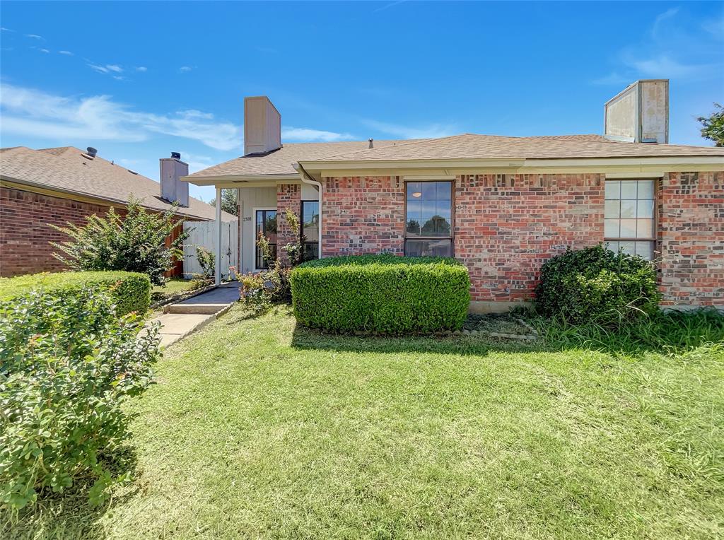 Summer Place Dr, Arlington, TX 76014