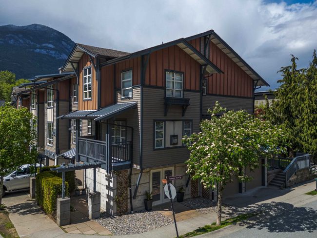 1195 Village Green Way, Townhouse with 3 bedrooms, 2 bathrooms and 3 parking in Squamish BC | Image 21
