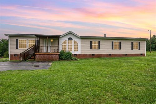 5105 Farmstead Rd, Seagrove, NC, 27341-8113 | Card Image