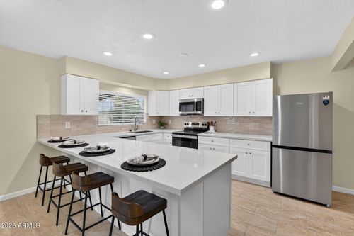 2214 S Cottonwood Dr, Tempe, AZ, 85282-3027 | Card Image