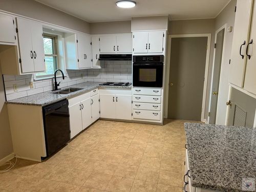 808 Hawkins Ave, Wake Village, TX, 75501-6027 | Card Image