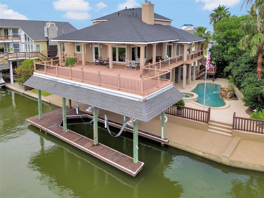 Leilani Dr, Galveston, TX 77554