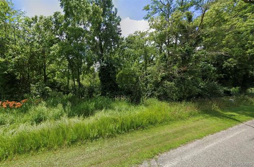 3911 W Bacon Rd, Hillsdale, MI, 49242-9242 | Card Image