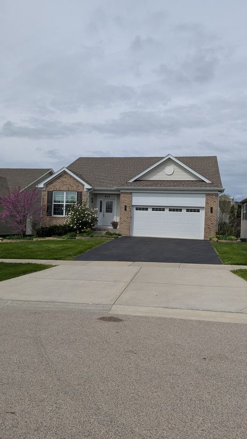 410 Mahogany Dr, Algonquin, IL, 60102-5072 | Card Image