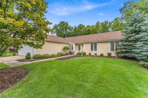 19757 Cross Trl S, Strongsville, OH, 44136-8202 | Card Image