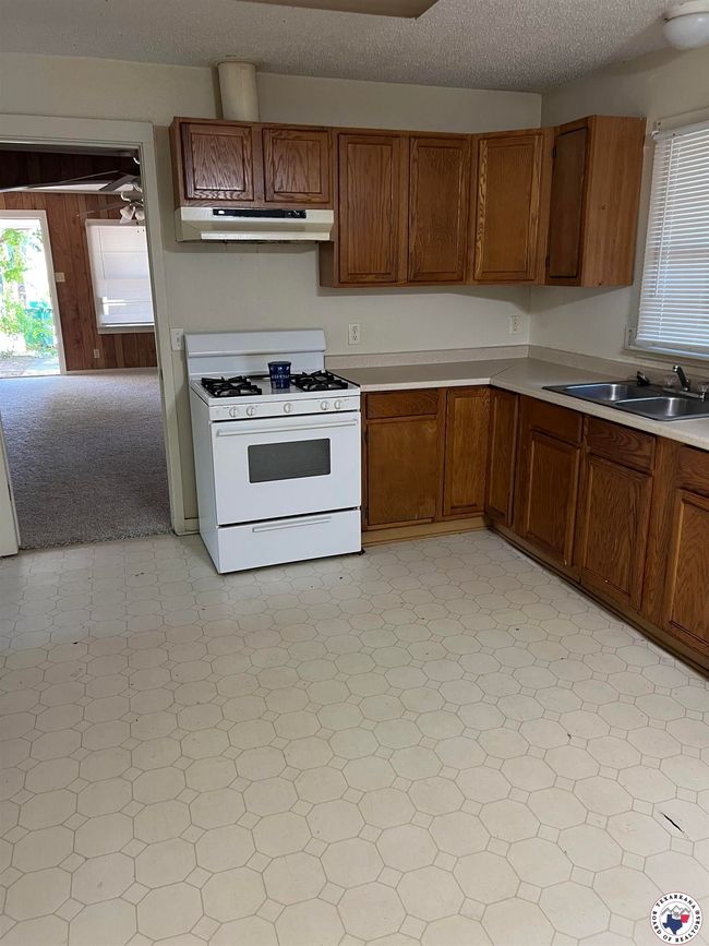 319 Crestview St, House other with 3 bedrooms, 1 bathrooms and null parking in Texarkana TX | Image 7