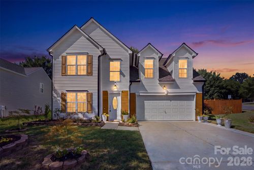 7204 Hidden Creek Dr, Charlotte, NC, 28214-8800 | Card Image
