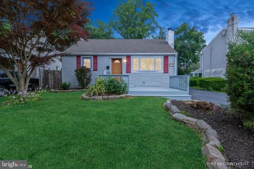 425 Grape St, WARMINSTER, PA, 18974-4709 | Card Image