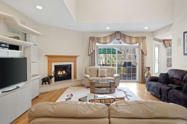 17 Sabrina Ct, House other with 4 bedrooms, 3 bathrooms and null parking in Dix Hills NY | Image 5