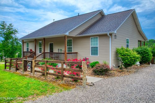 642 Buck Ridge Rd, Jamestown, TN, 38556-6294 | Card Image