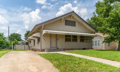 111 Chickasaw Ave, Bartlesville, OK, 74003-2810 | Card Image