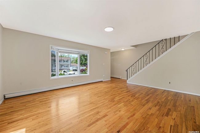 Unit 8 Living Room | Image 16