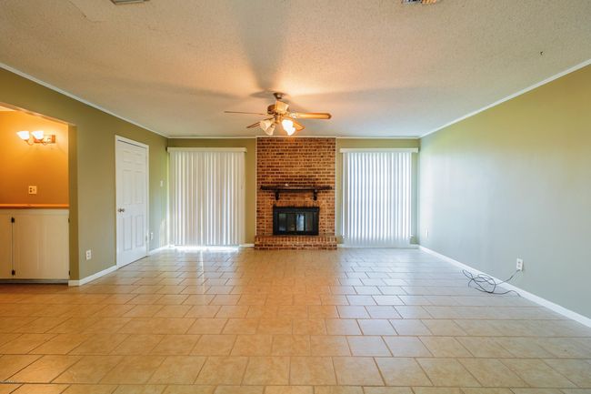 Idlewood, 704 living area-3 | Image 9