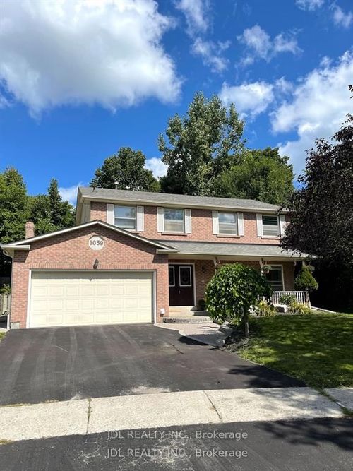 1059 Easthill Crt, Newmarket, ON, L3Y5V4 | Card Image