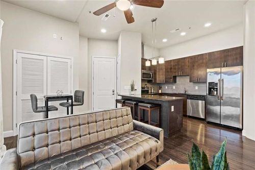 apt-1001-2940 Baltimore Ave, Kansas City, MO, 64108-3426 | Card Image