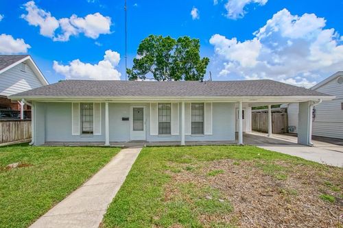 224 Willow Dr, Gretna, LA, 70053-5015 | Card Image