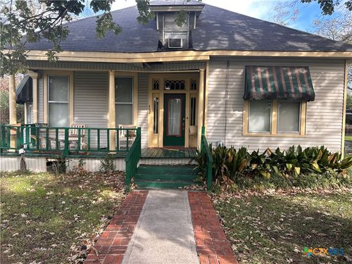 402 E Ireland St, Seguin, TX, 78155-4918 | Card Image