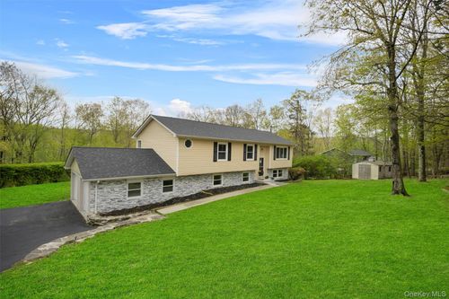 122 Susan Dr, Poughquag, NY, 12570-4944 | Card Image