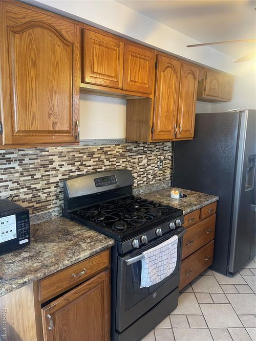 24624 Melody Rd, Warren, MI, 48089-4748 | Card Image