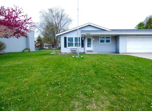 8361 S Deer Ridge Pass, Oak Creek, WI, 53154-3238 | Card Image