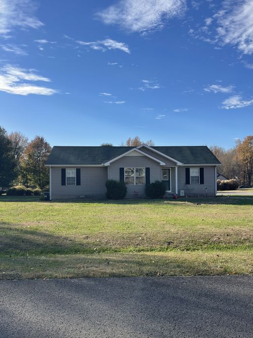 135 Leigh Anna Cir, Lafayette, TN, 37083-3371 | Card Image
