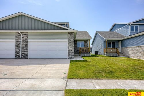 3575 Little Bluestem Rd, Fremont, NE, 68025-8077 | Card Image