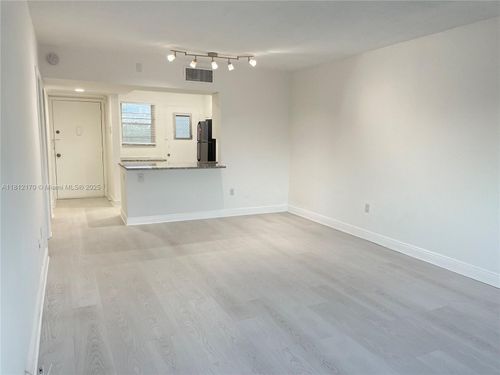 apt-g328-2810 Ne 201st Ter, Aventura, FL, 33180-2063 | Card Image