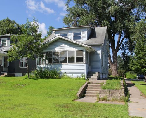 687 Lexington Pkwy N, Saint Paul, MN, 55104-2025 | Card Image